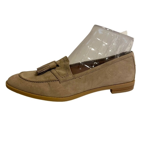Dress Barn Madison Taupe Tan Faux Suede Tassel Flats Size 9 - Picture 1 of 11